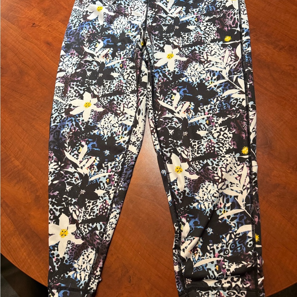 Pro Player Leggings with Black and Blue Floral Design